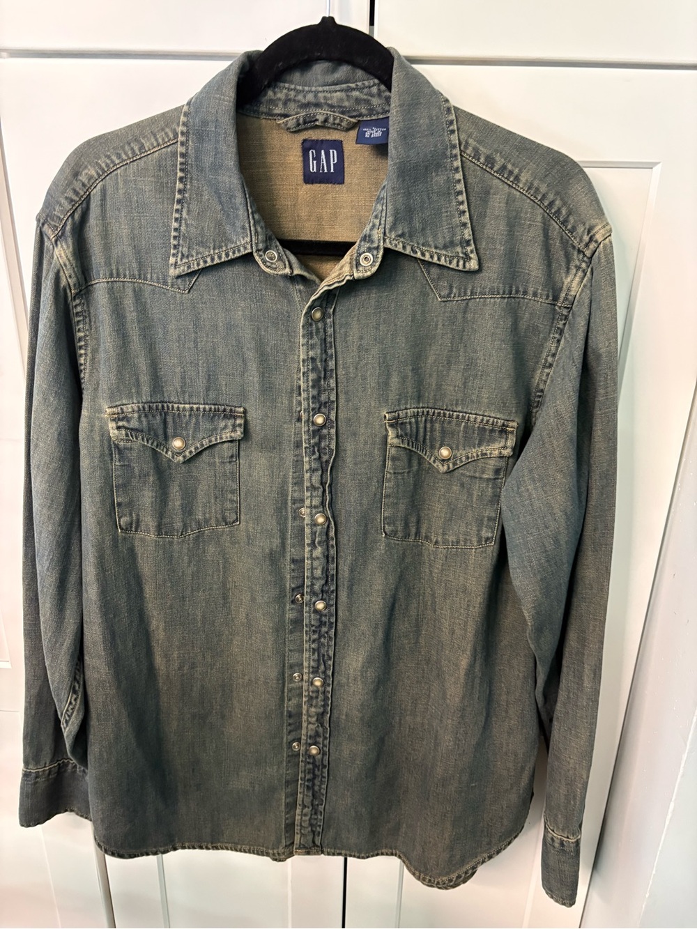 GAP Men's faded blue Denim Western Shirt pearl snap buttons